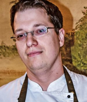 Gasthof Waldeslust K6_Alexander-Schleese-300x350 Das Team Gasthof Waldeslust K6_Alexander-Schleese-300x350 Das Team